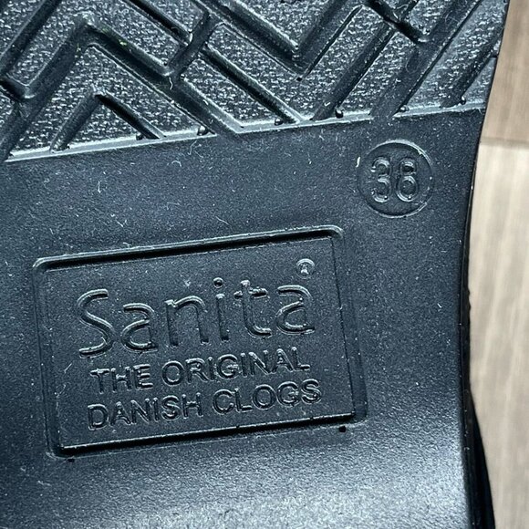 Sanita Shoes Womens Sz 38 Tooled Leather The Original Danish Clogs Slip On Black - Picture 12 of 13